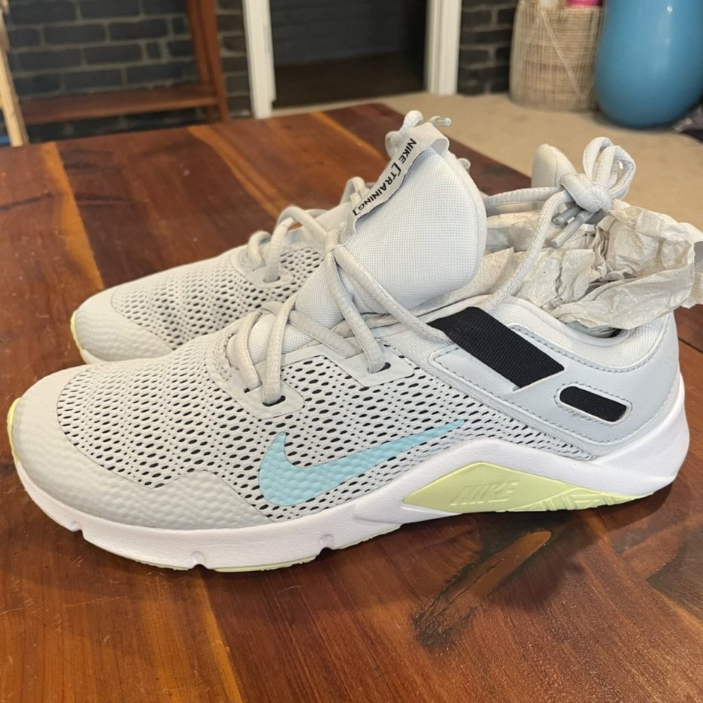 NEW Nike Legend Essential
